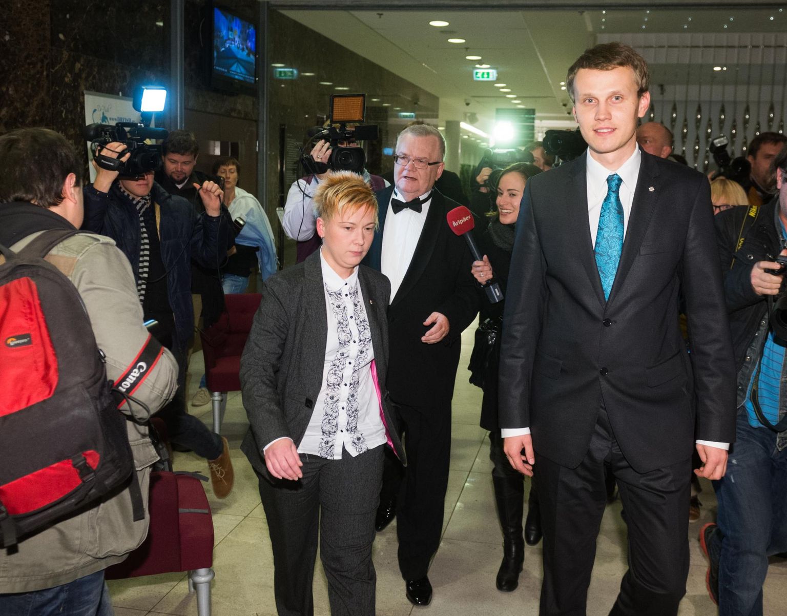 Keskerakonna 2013. aasta valimispidu Aleksander Kofkini hotellis, Savisaare ees nõunik Moonika Batrakova ja Keskerakonna peasekretär Priit Toobal. FOTO: Mihkel Maripuu