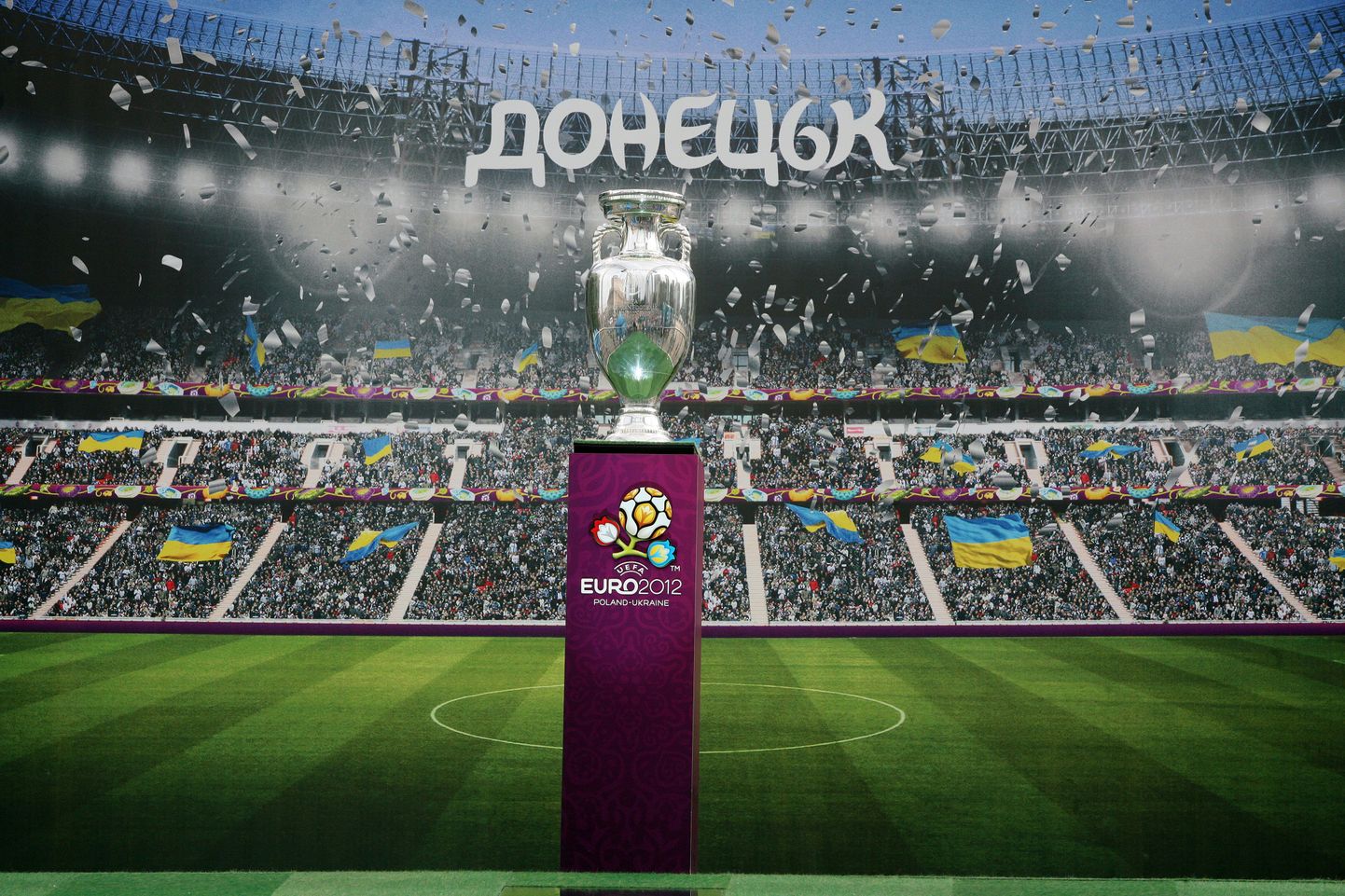 Euroopa jalgpallimeistrivõistluste karikas  Ukraina Donetski jalgpallistaadionil