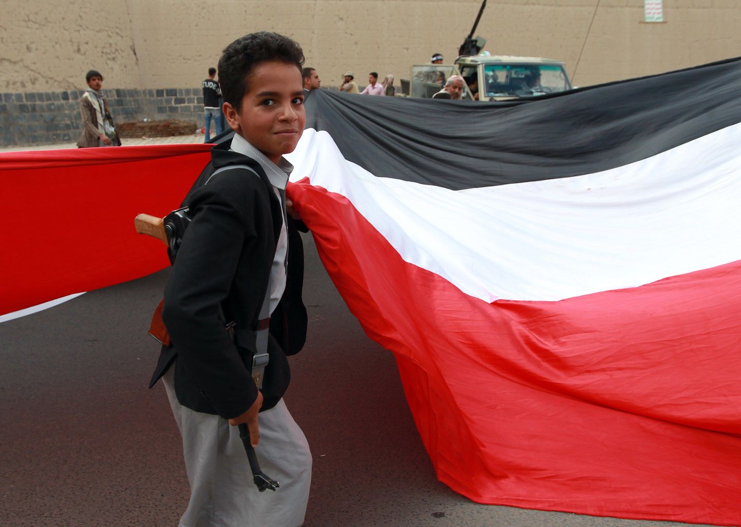 Poiss huthidele toetust avaldanud meeleavalduselt Sanaas.