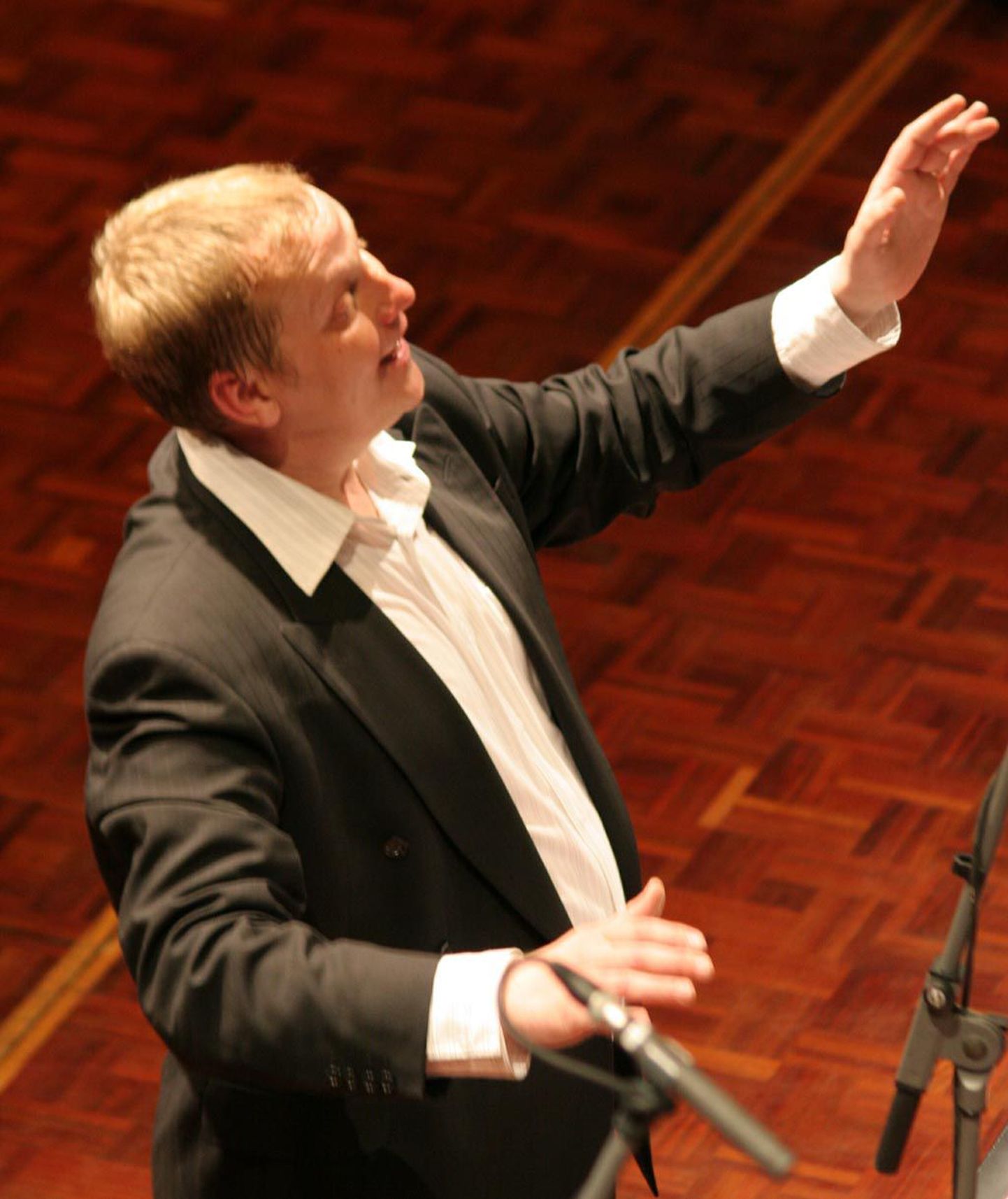 Pärnu muusikakooli kevadkontserdi üheks dirigendiks on Toomas Voll.
