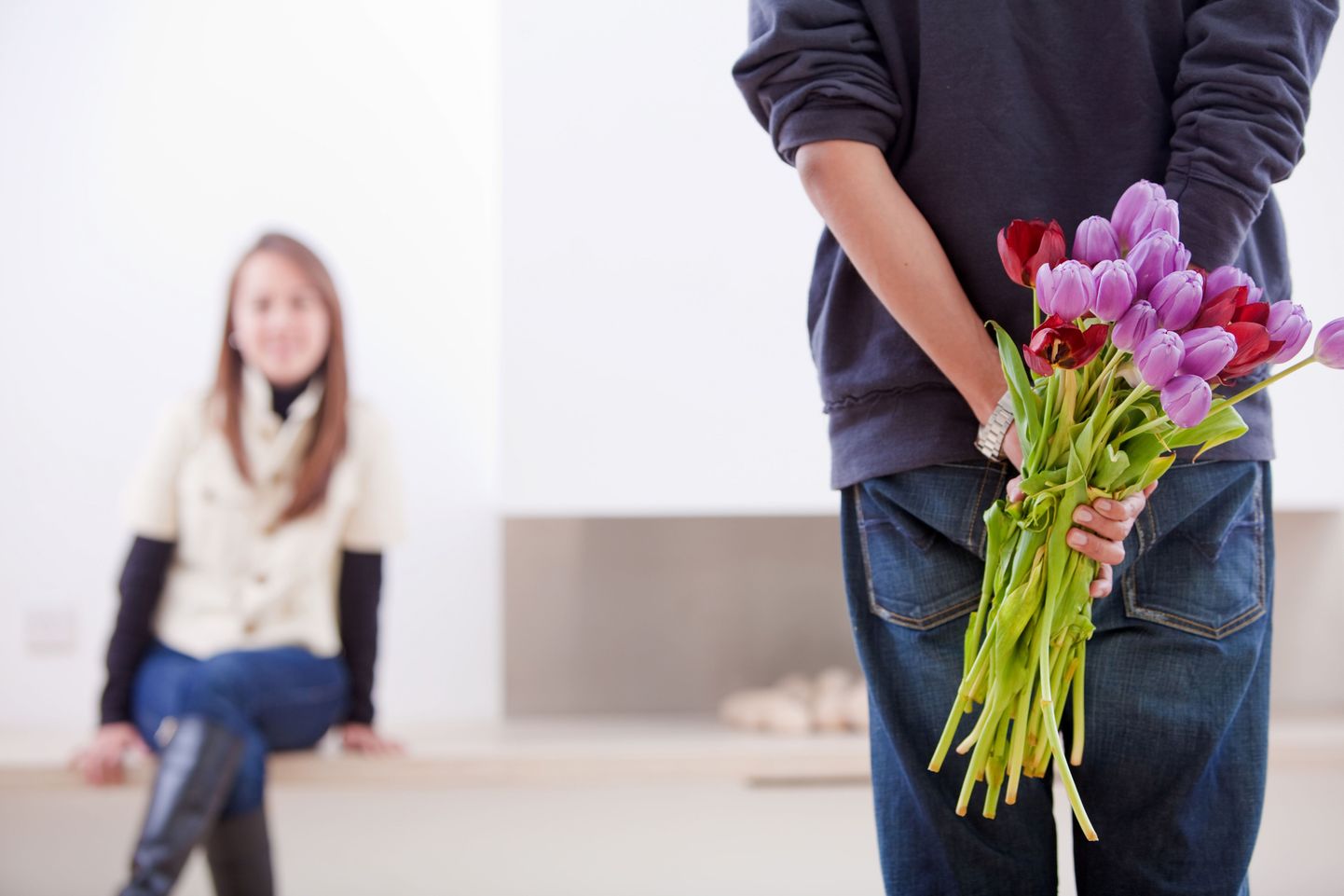 Romantiliste komöödiate fänn ootab, et partner teda ka päriselus lillede ja kingitustega üllataks.