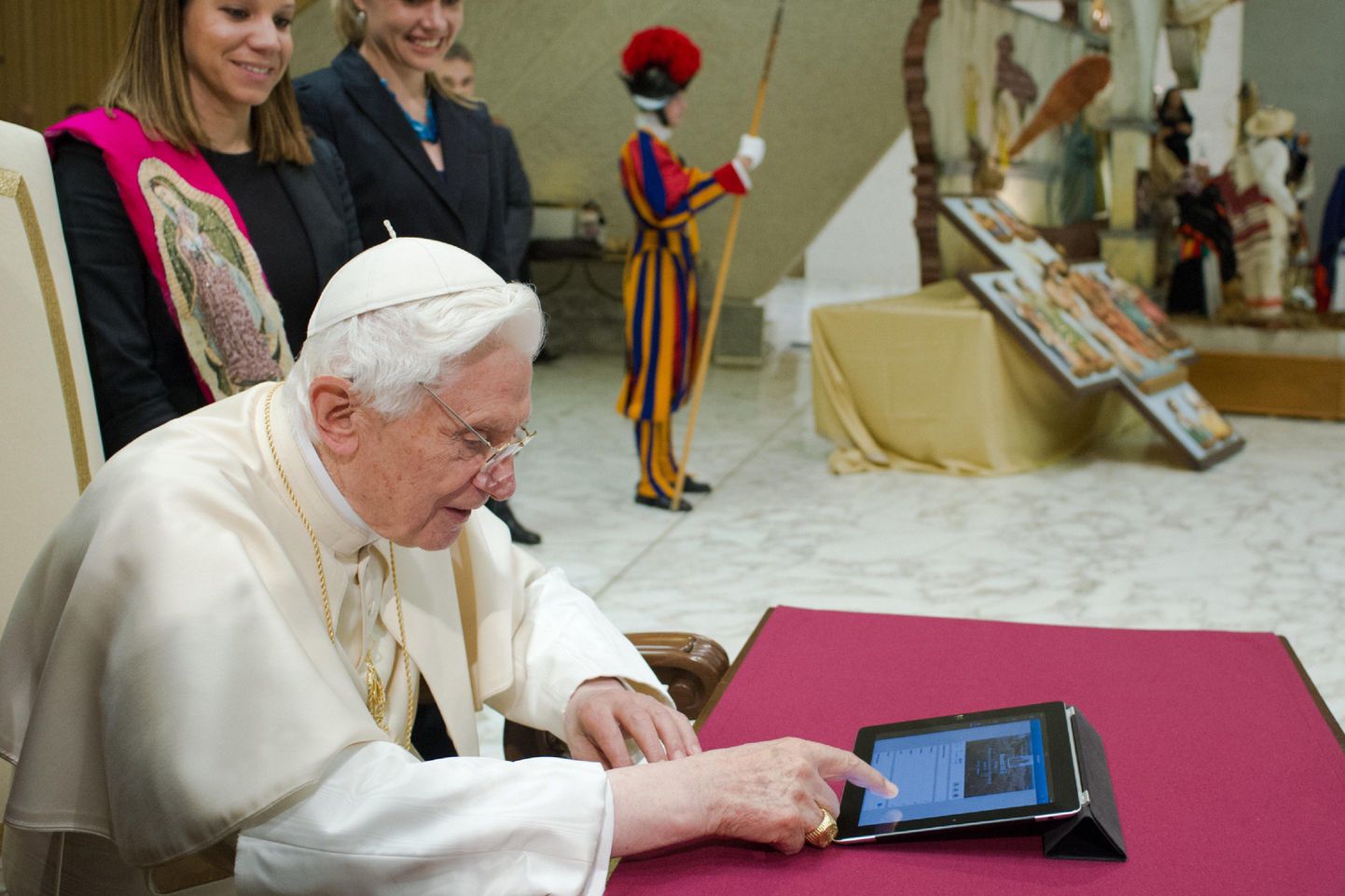 Paavst Benedictus mullu detsembris avalikustamas oma esimest Twitteri säutsu.