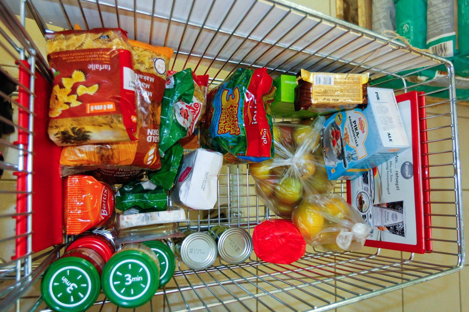Продуктовая корзина. Фото иллюстративное.