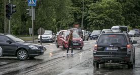 Видео: столкнувшиеся в центре Таллинна автомобили блокировали дорогу