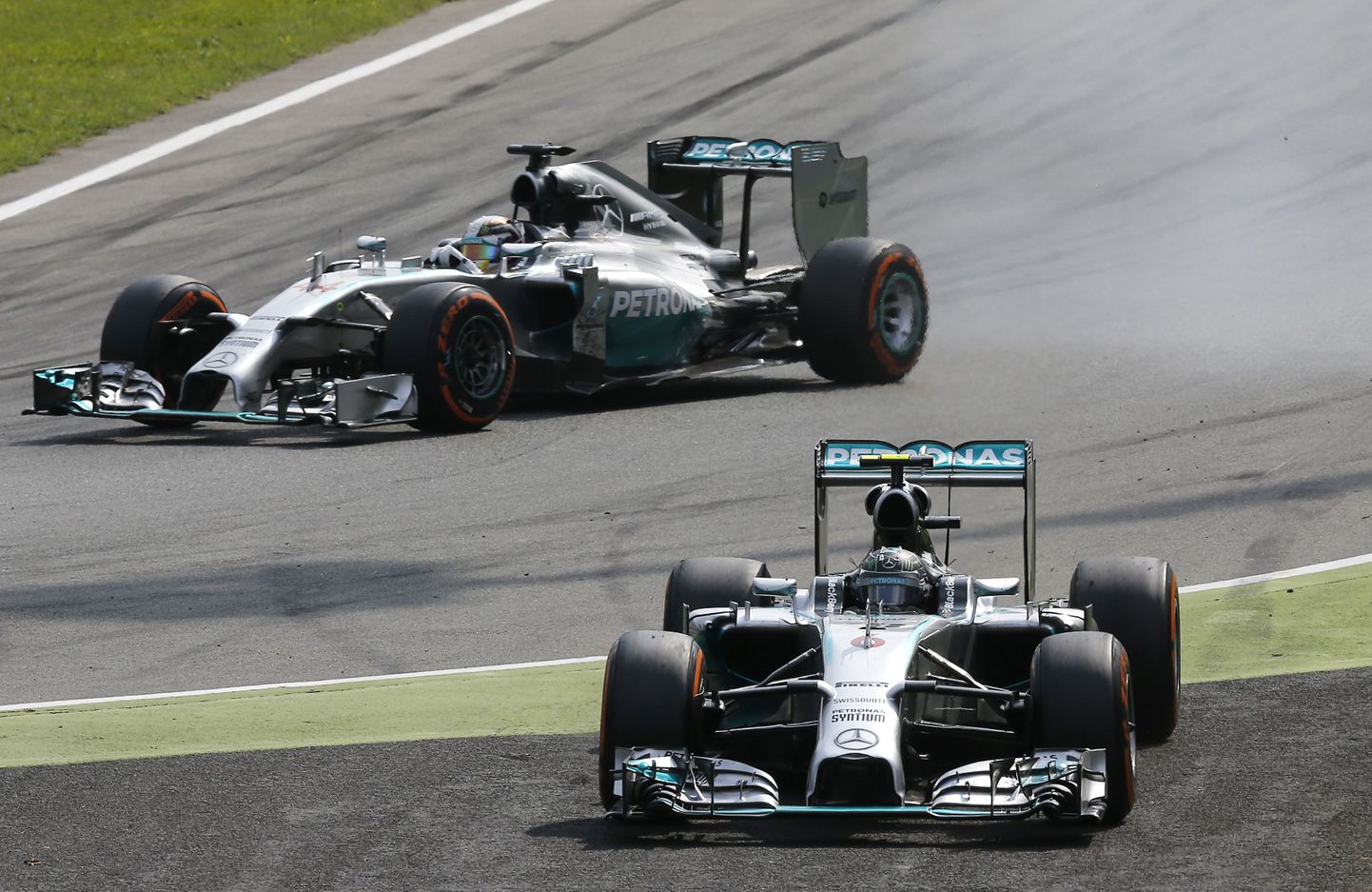 Mercedese meeskond enam järgmisest etapist ei tohi Lewis Hamiltonile ja Nico Rosbergile öelda, kuidas kahel kangel võidusõitjal omavahelises võrdluses läheb.