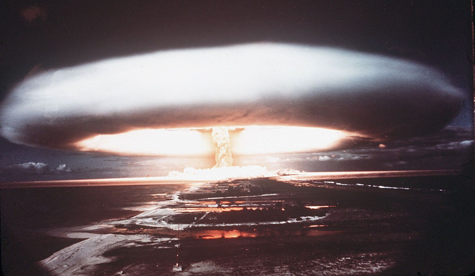 Tuumaplahvatus Prantsuse Polüneesias Mururoa atollil 1971. aastal