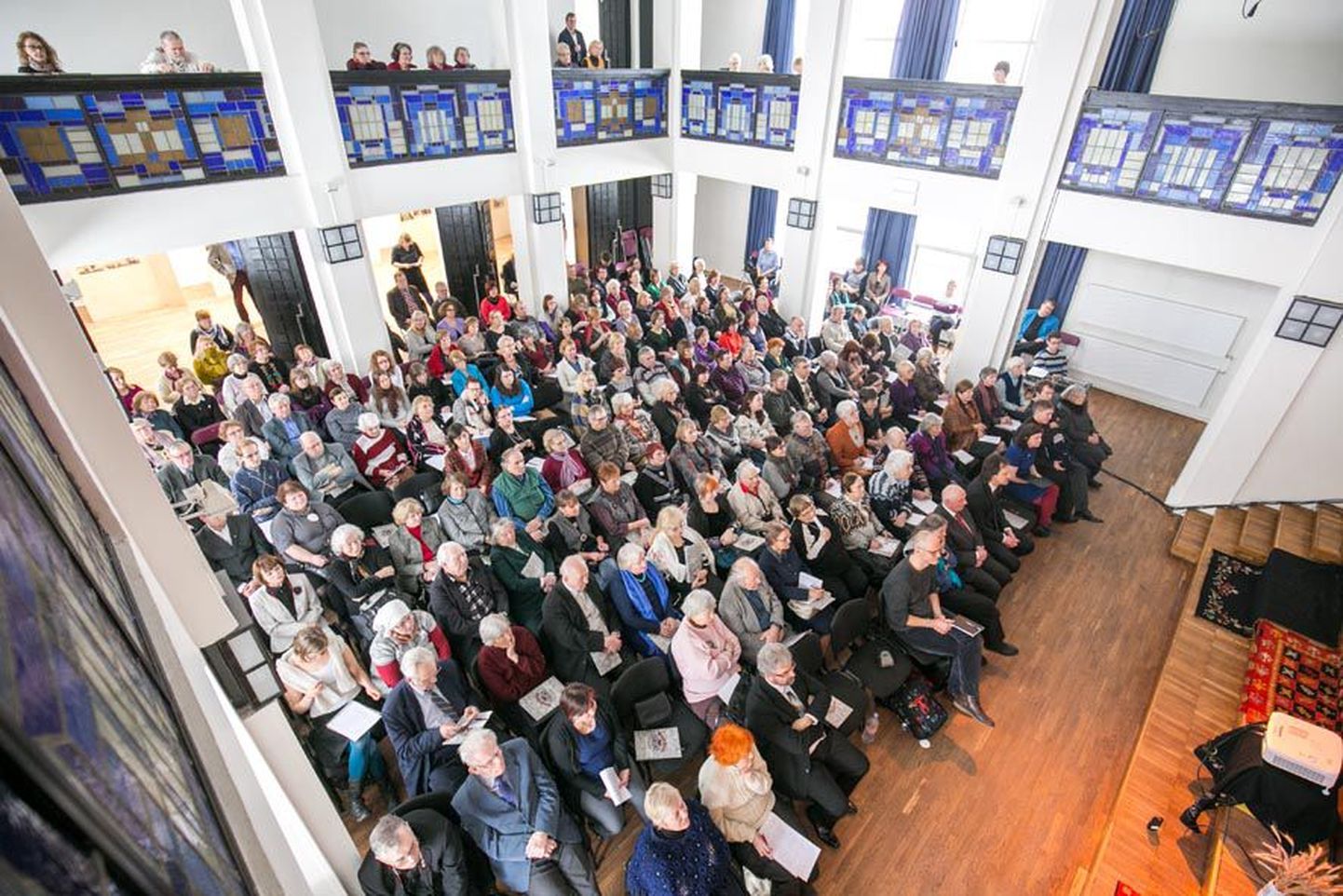 Paide kultuurikeskuses peetud pärimuskonverents «Kesk-Eesti – kultuuriruumide risttee» oli sedavõrd populaarne, et huvilisi oli terve saal täis.