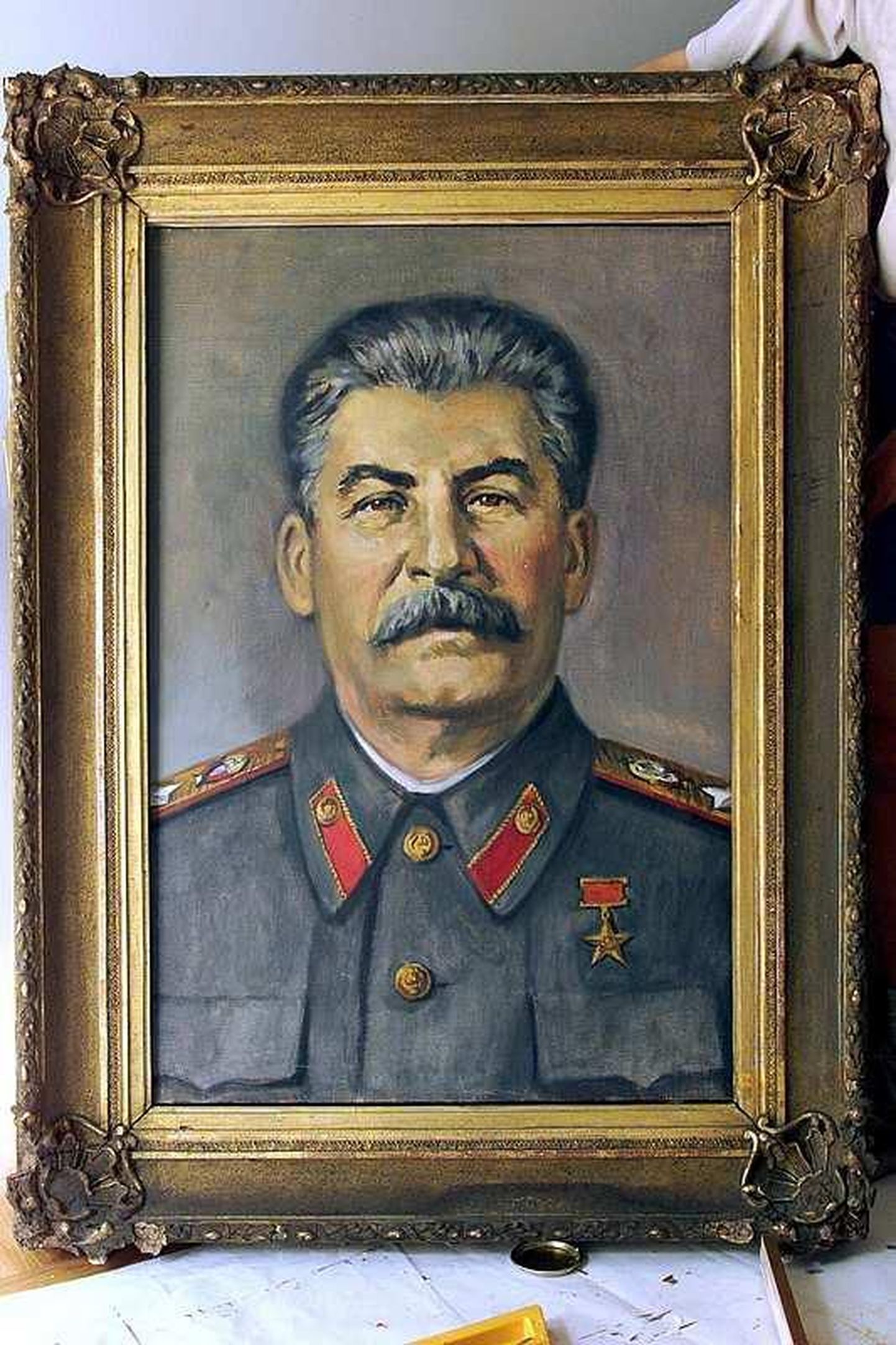 Pildil repro Johannes Saali maalist "J.V. Stalin" (1952).