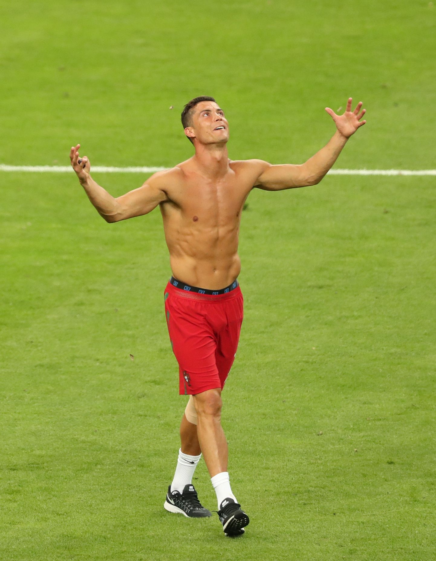 Võidukas Cristiano Ronaldo pärast lõpuvilet.