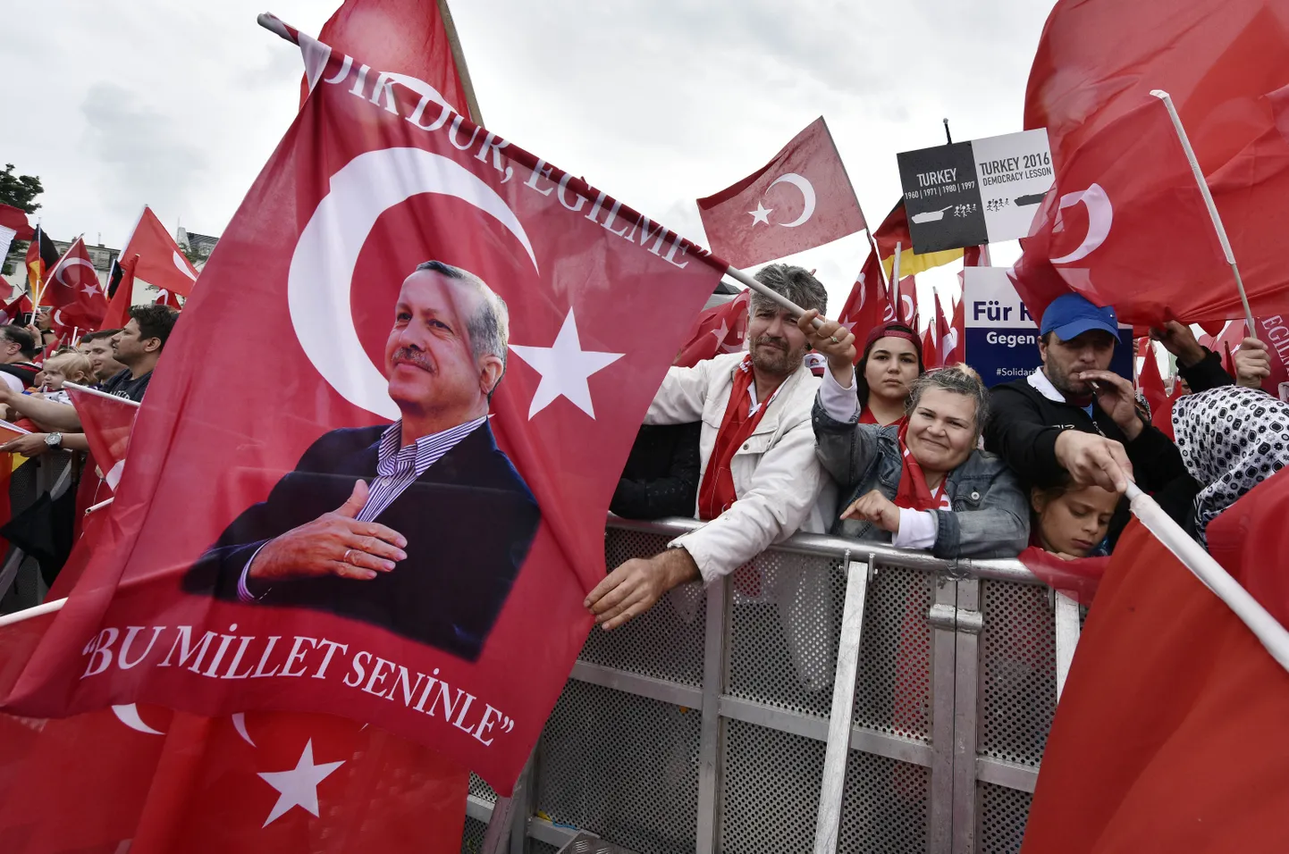 Türgi presidendi Recep Tayyip Erdoğan toetajate meeleavaldus juuli lõpus Saksamaal Kölnis.