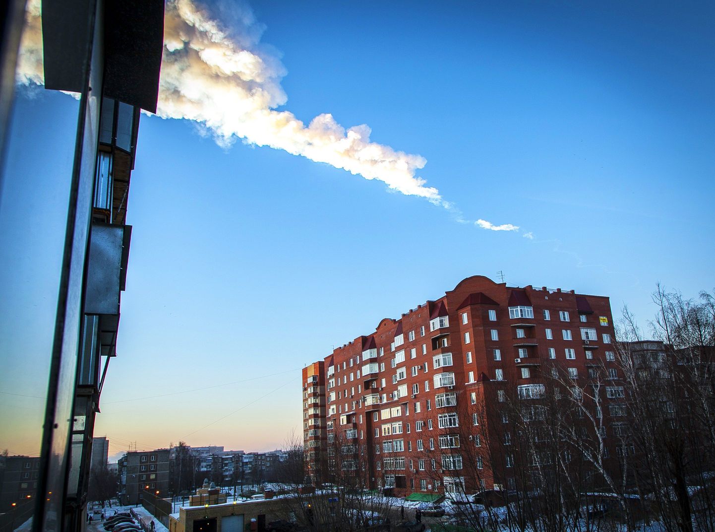 След от метеорита в небе над Челябинском