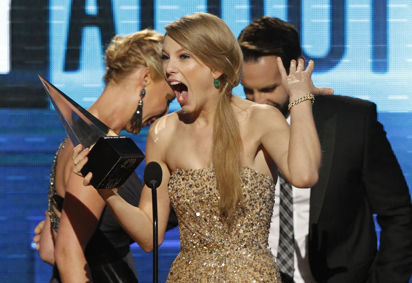 Taylor Swifti "Speak Now" kuulutati 2011. aasta parimaks kantrialbumiks