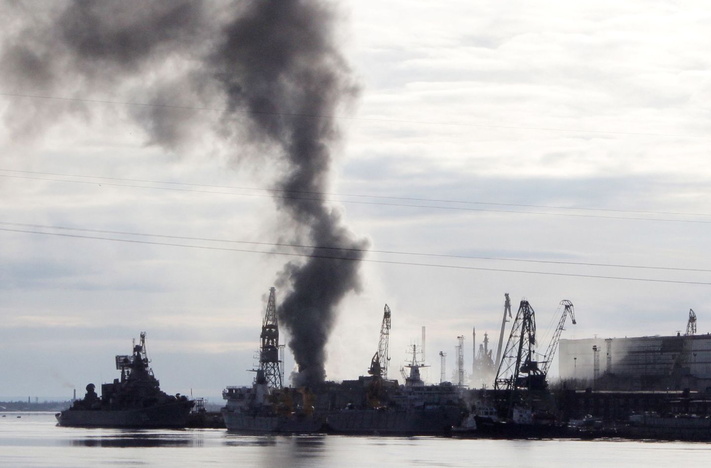 Tuumaallveelaevast Orjol kerkinud suitsusammas paistis kaugele.