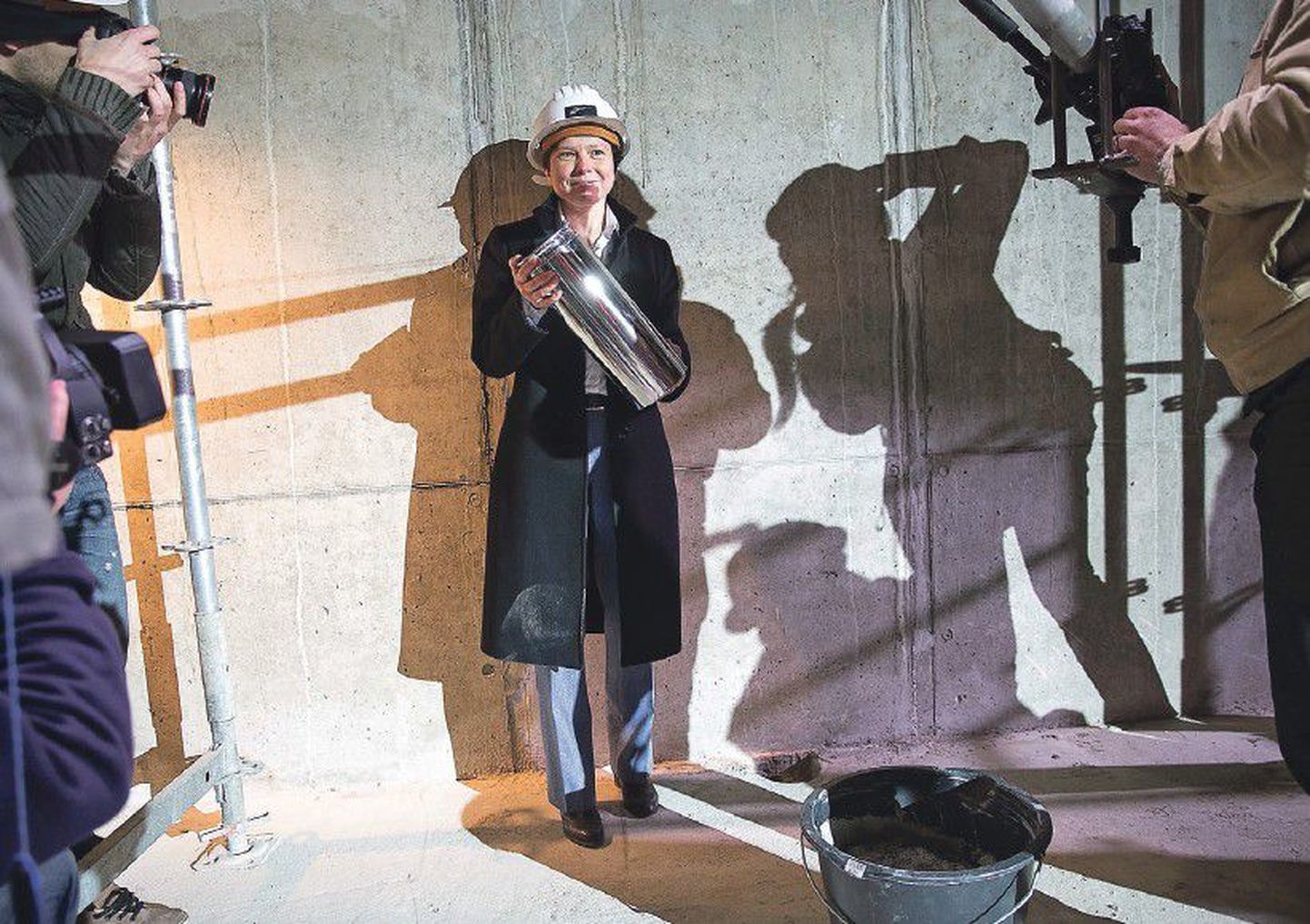 Татьяна Толстая готовится замуровать в фундамент обновленного кинотеатра капсулу с фрагментом метеорита.