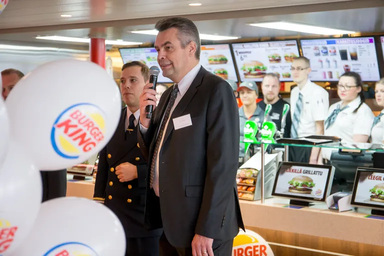 Resteli esindaja Mikael Backman Tallinki Burger Kingi avamisel. Foto: