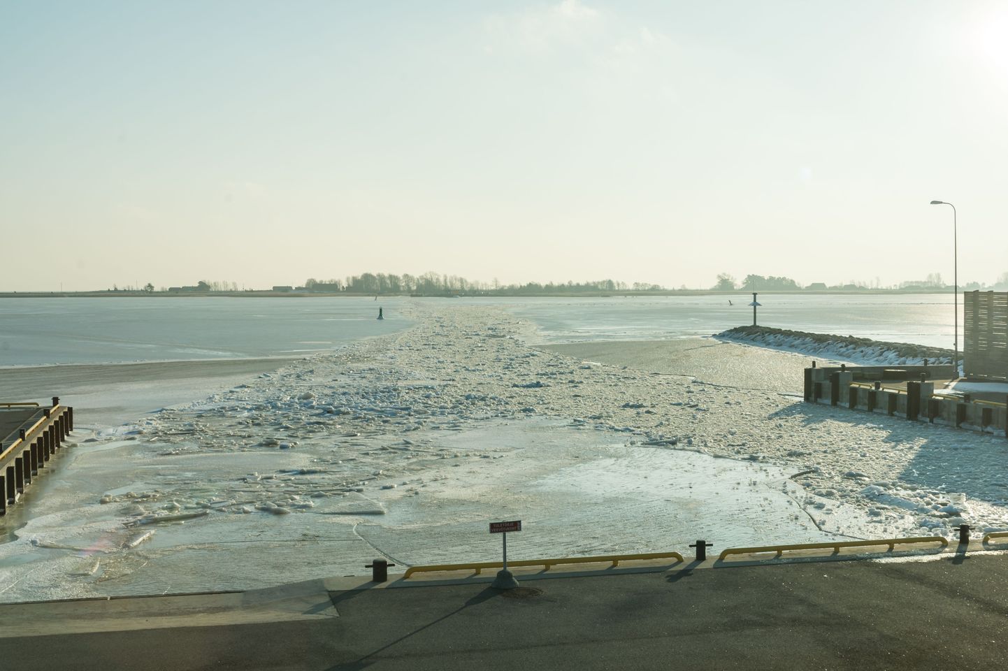 11.01.2017 Pärnumaa Munalaiu sadam, jäised teeolud, jäämäed,