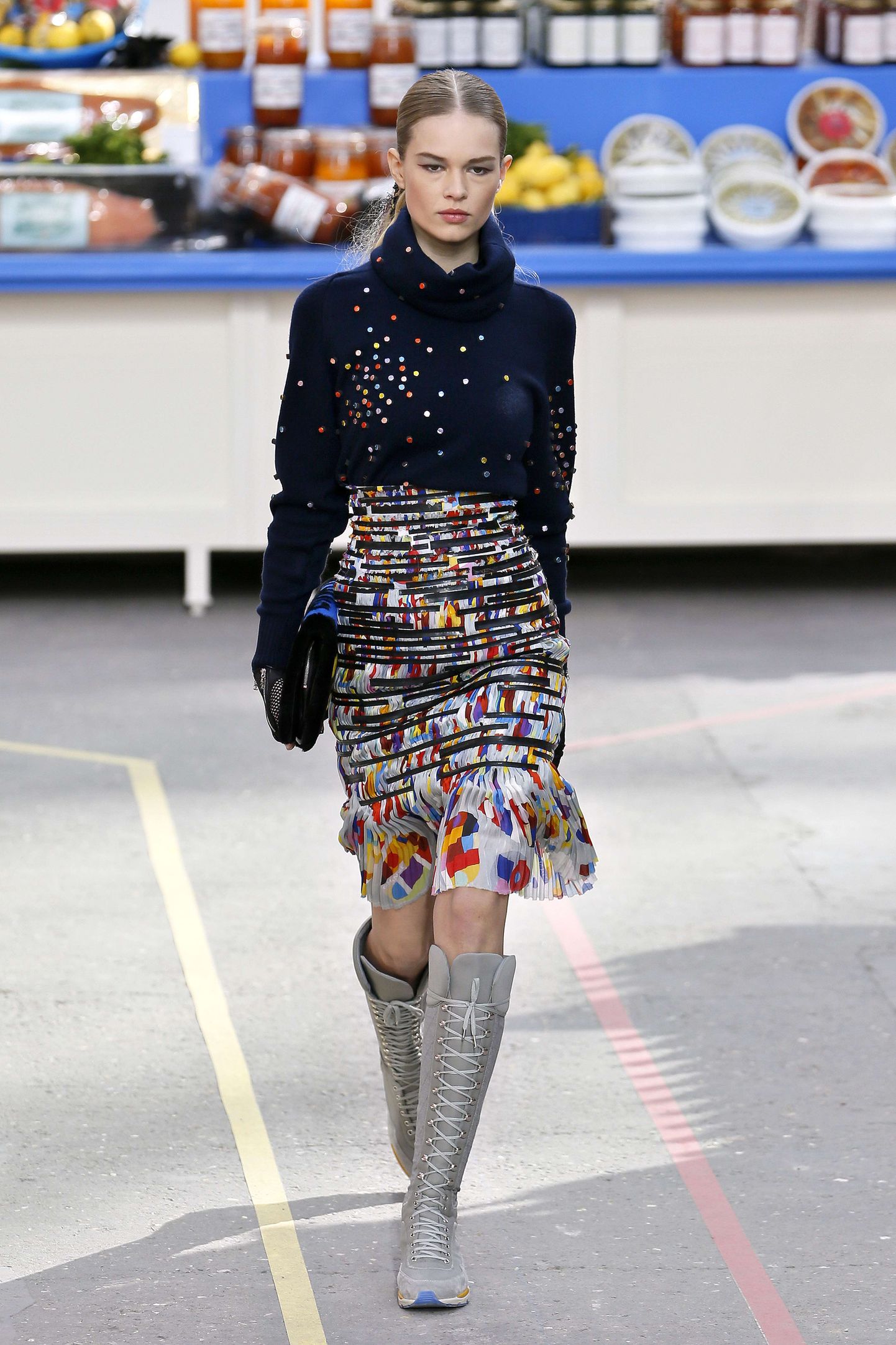 Fotol on modell Chaneli sügistalvise kollektsiooni esitluselt.