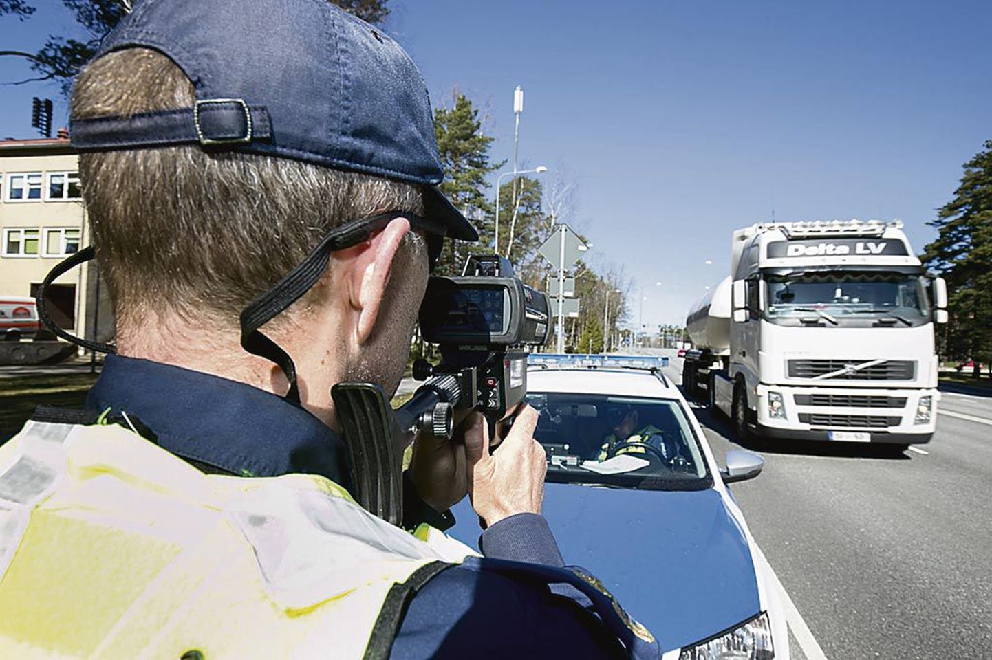 Politseinikud mõõtsid liiklustalgutel kiirust Pärnumaa 57 talgukohas, teiste seas Pärnus Raekülas.