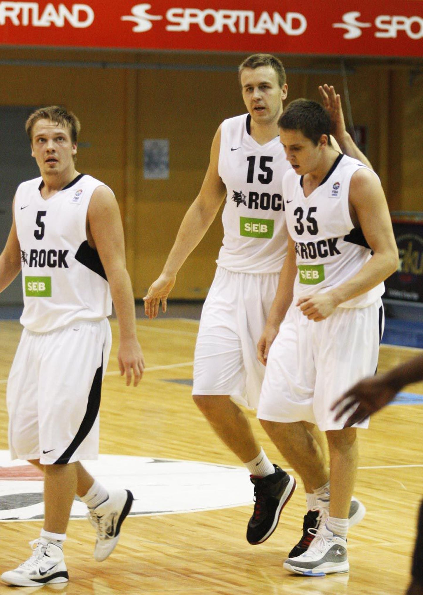 Rocki mängumehed Sten-Timmu Sokk (vasakul), Janar Talts (keskel) ja Rain Veideman.