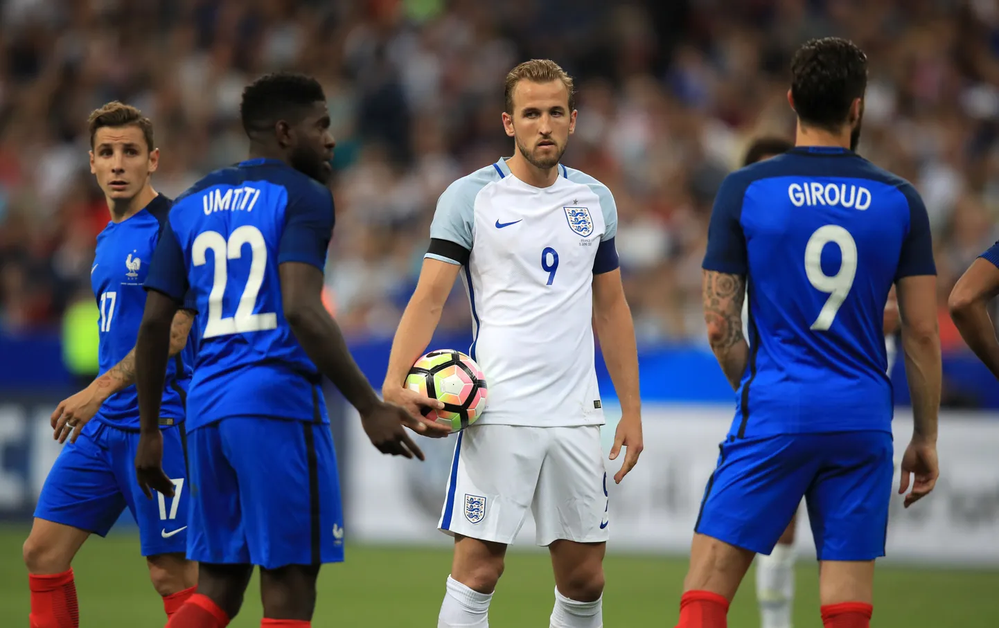 Harry Kane (keskel) lõi küll kaks väravat, aga Inglismaa kaotas võõrsil 2:3 Prantsusmaale.