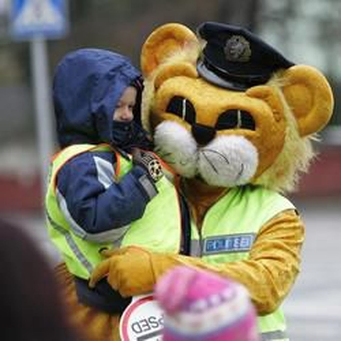 Полицейский лев Лео.
