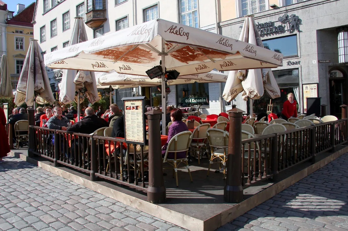 Кафе на Ратушной площади в Таллинне.