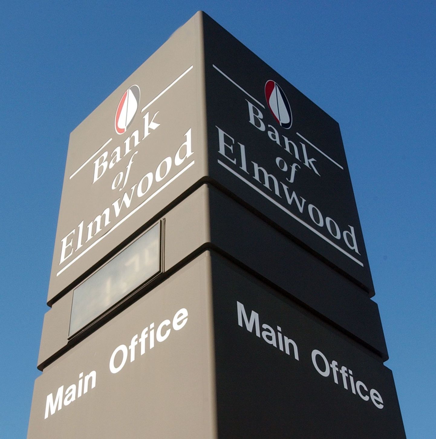 Wisconsini Elmwoodi pank on üks reedel suletud seitsmest pangast, millega  USAs tänavu pankrotistunud pankade arv ületas 100 piiri.