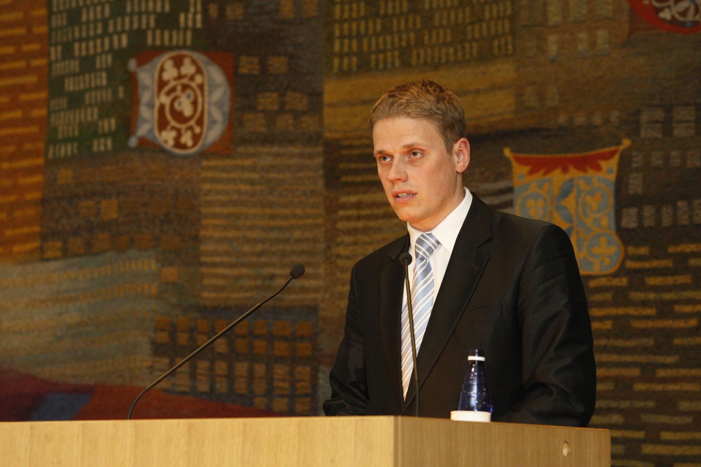 Арго Аннук на вчерашнем заседании горсобрания Тарту.
