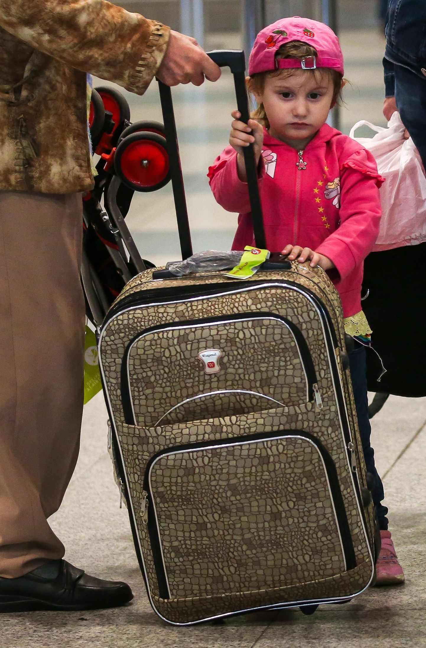 Ребенок в аэропорту. Иллюстративное фото.