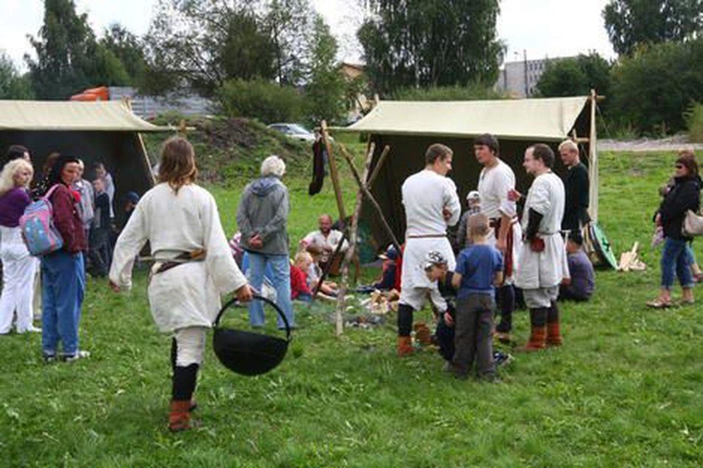 Лагерь викингов на фестивале в Валга.