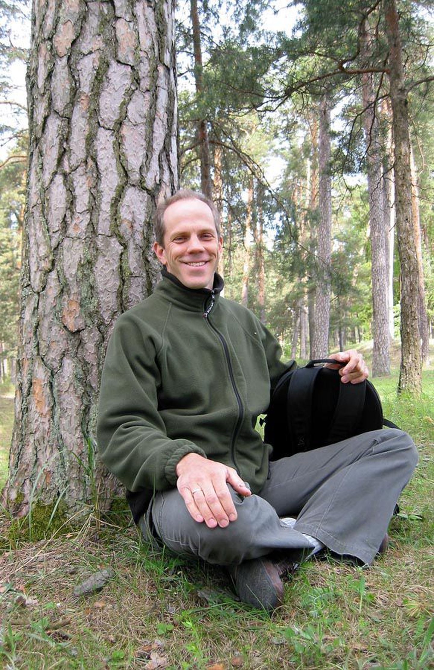 Avala oleku ja sõbraliku naeratusega Robert Oetjen on kiindunud Eesti loodusesse.