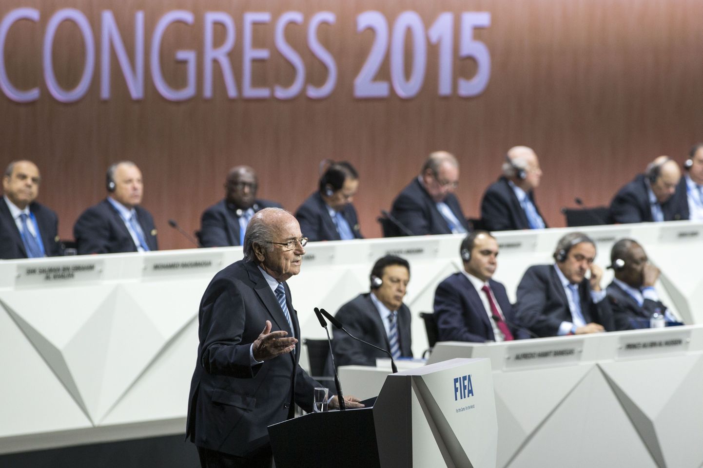 Зепп Блаттер выступает на конгрессе ФИФА в Цюрихе.