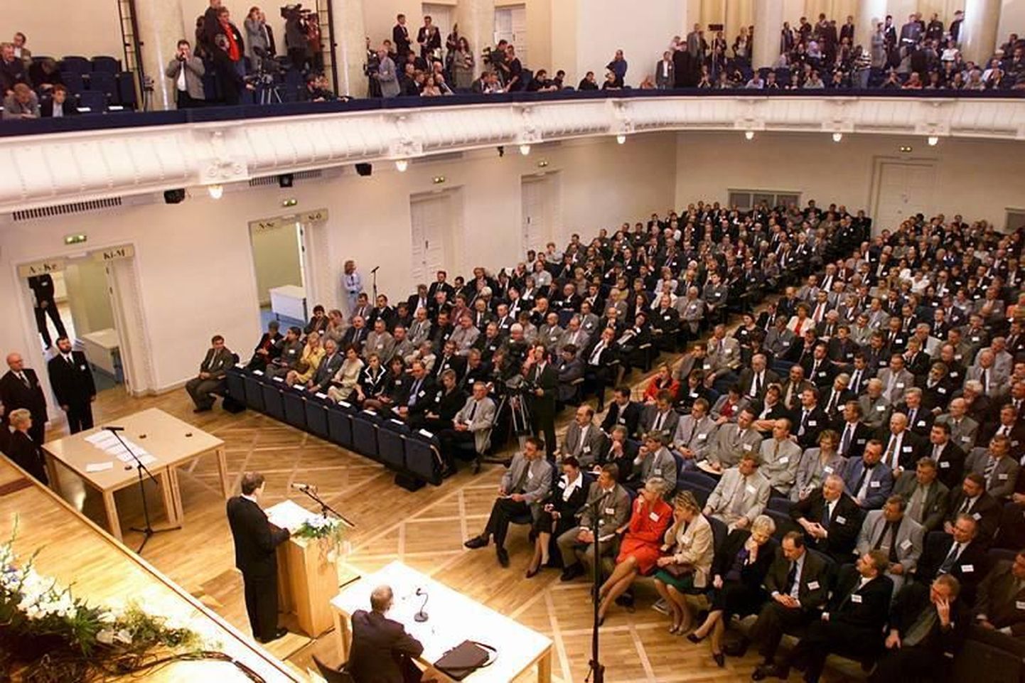 2001. aasta presidendivalimised, valijamehed Estonia kontserdisaalis.
