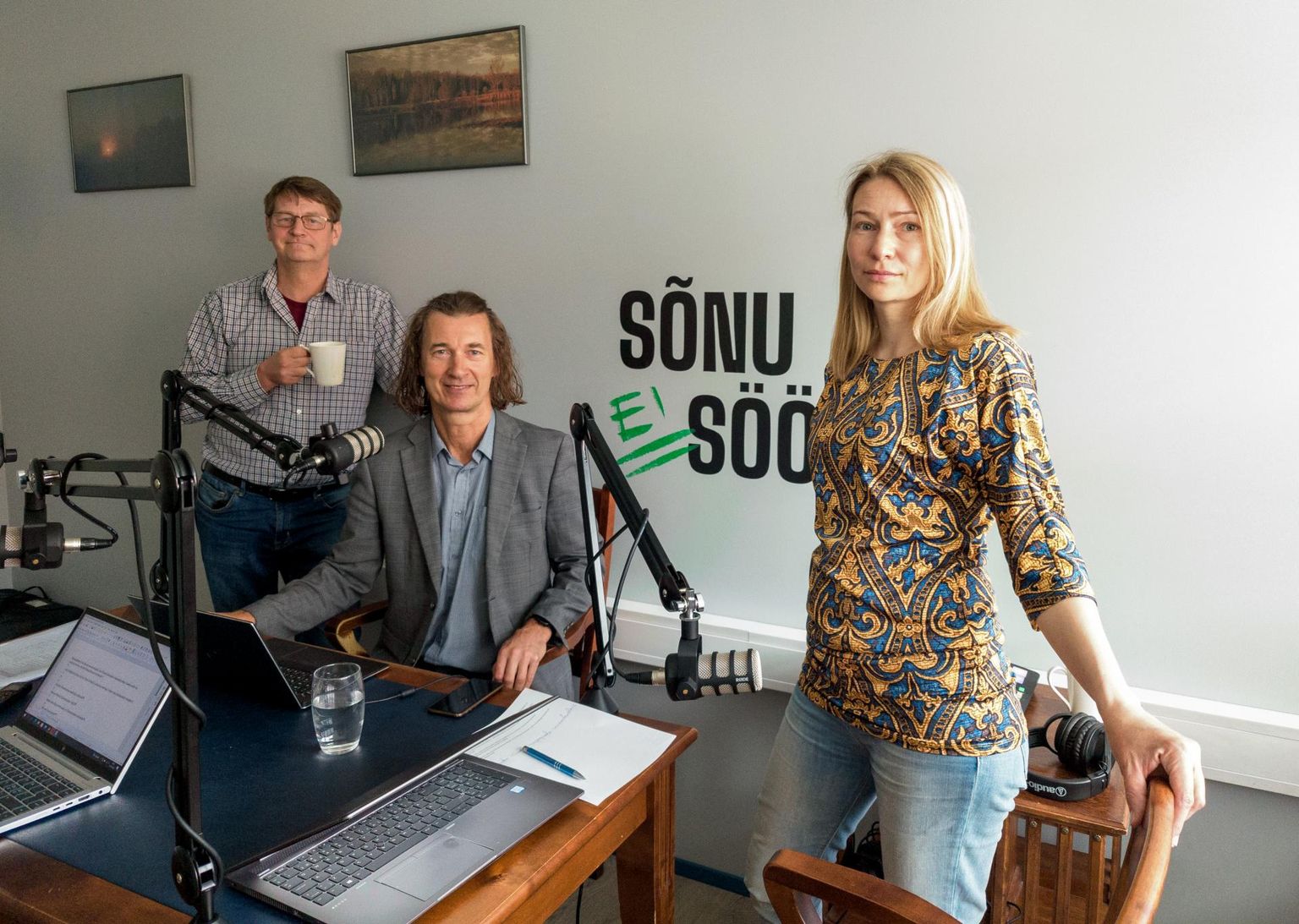 Meil tunda andvatest kliimamuutustest ja Pärnu kliimakavast rääkisid TÜ Pärnu kolledži roheprofessor Antti Roose (keskel) ning ajakirjanikud Raido Keskküla ja Sirle Matt.