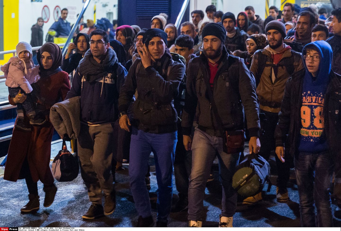 Migrandid saabumas eile Ateena lähedal asuvasse Piraeuse sadamasse.