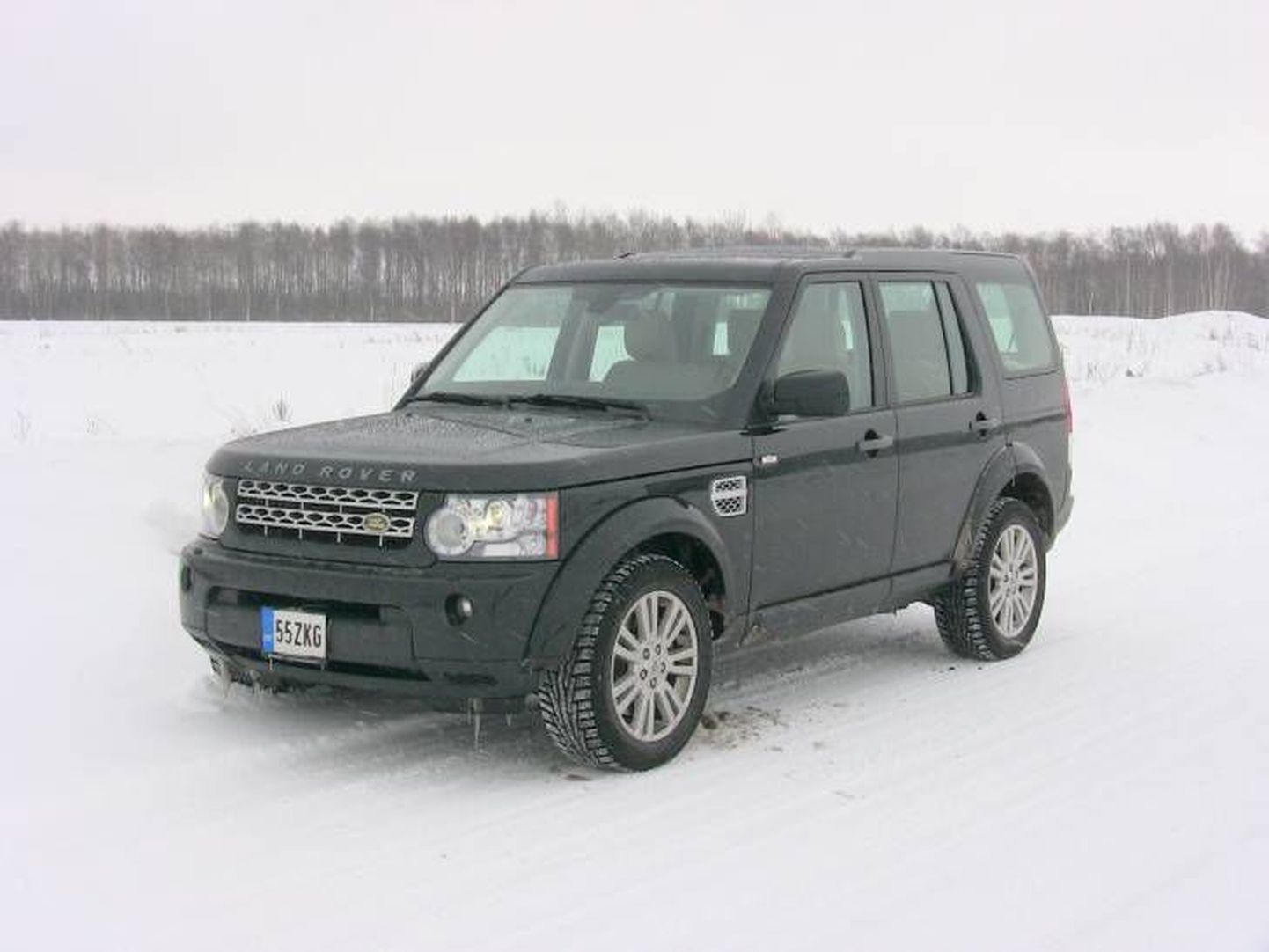 Автомобиль Land Rover. Иллюстративное фото.