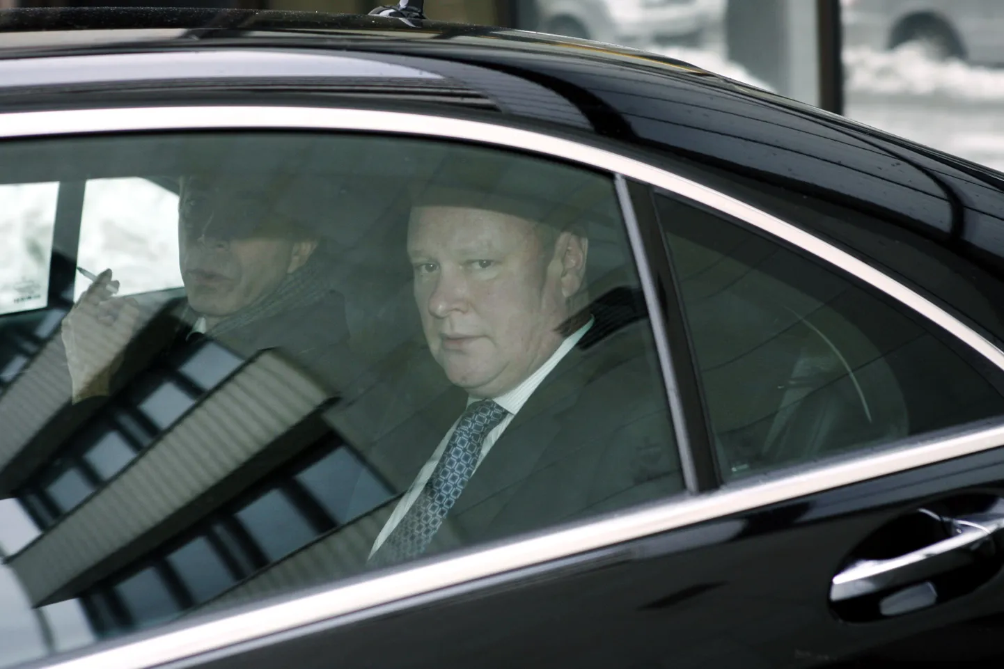 Владимир Титов в автомобиле российского посольства.