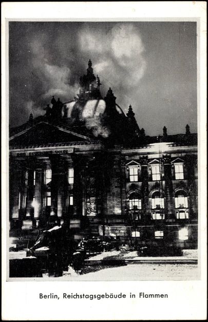 Leekides Reichstagi hoone 1933. aastal. Foto: imago/Arkivi/Scanpix