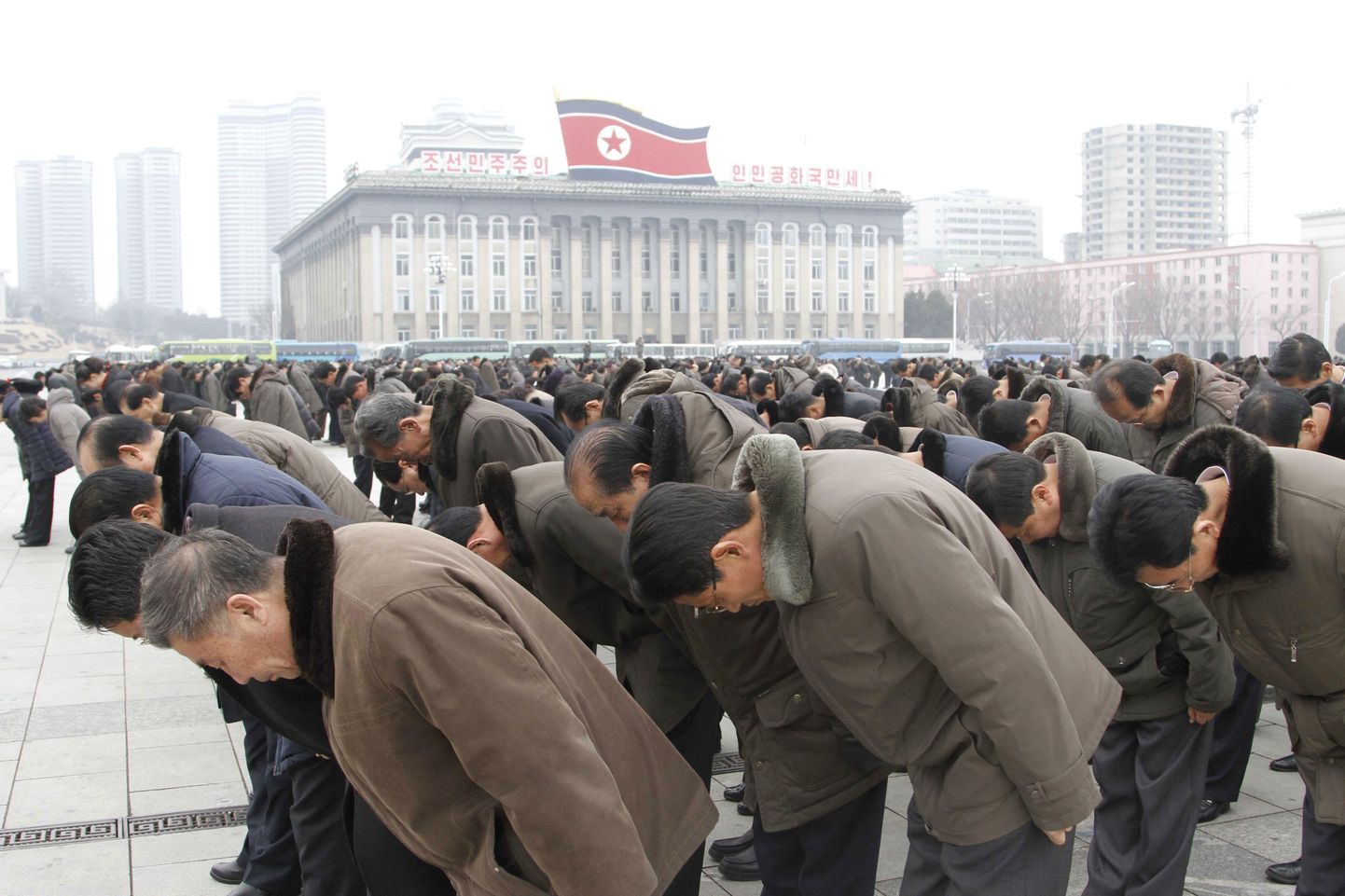 Kim Jong-ili viies surma-aastapäev Kim Il Sungi väljakul.