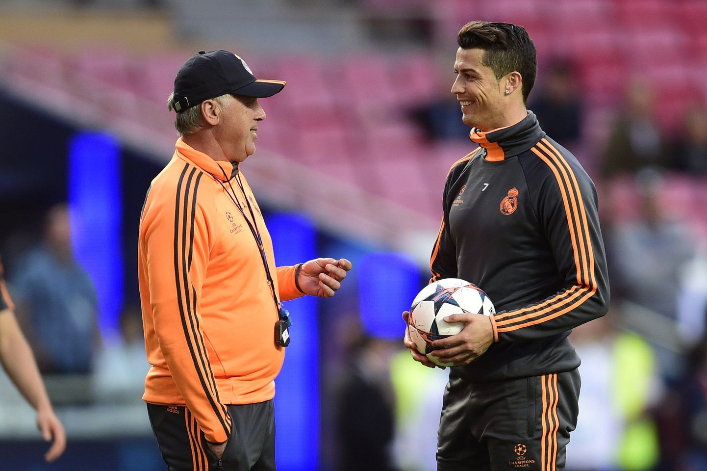 Cristiano Ronaldo (paremal) ja Carlo Ancelotti.
