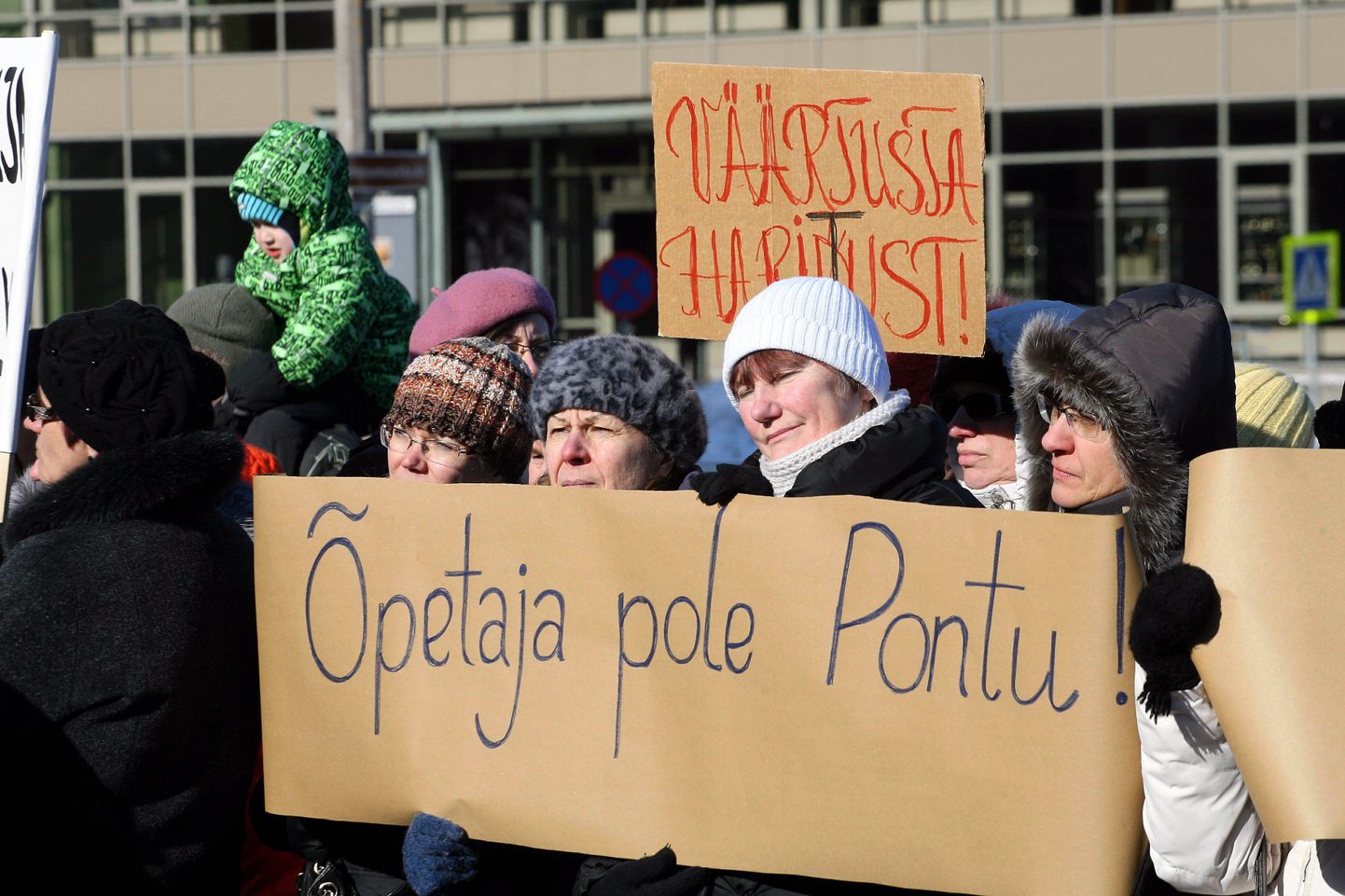 Õpetajate meeleavaldus 7. märtsil Viljandis.