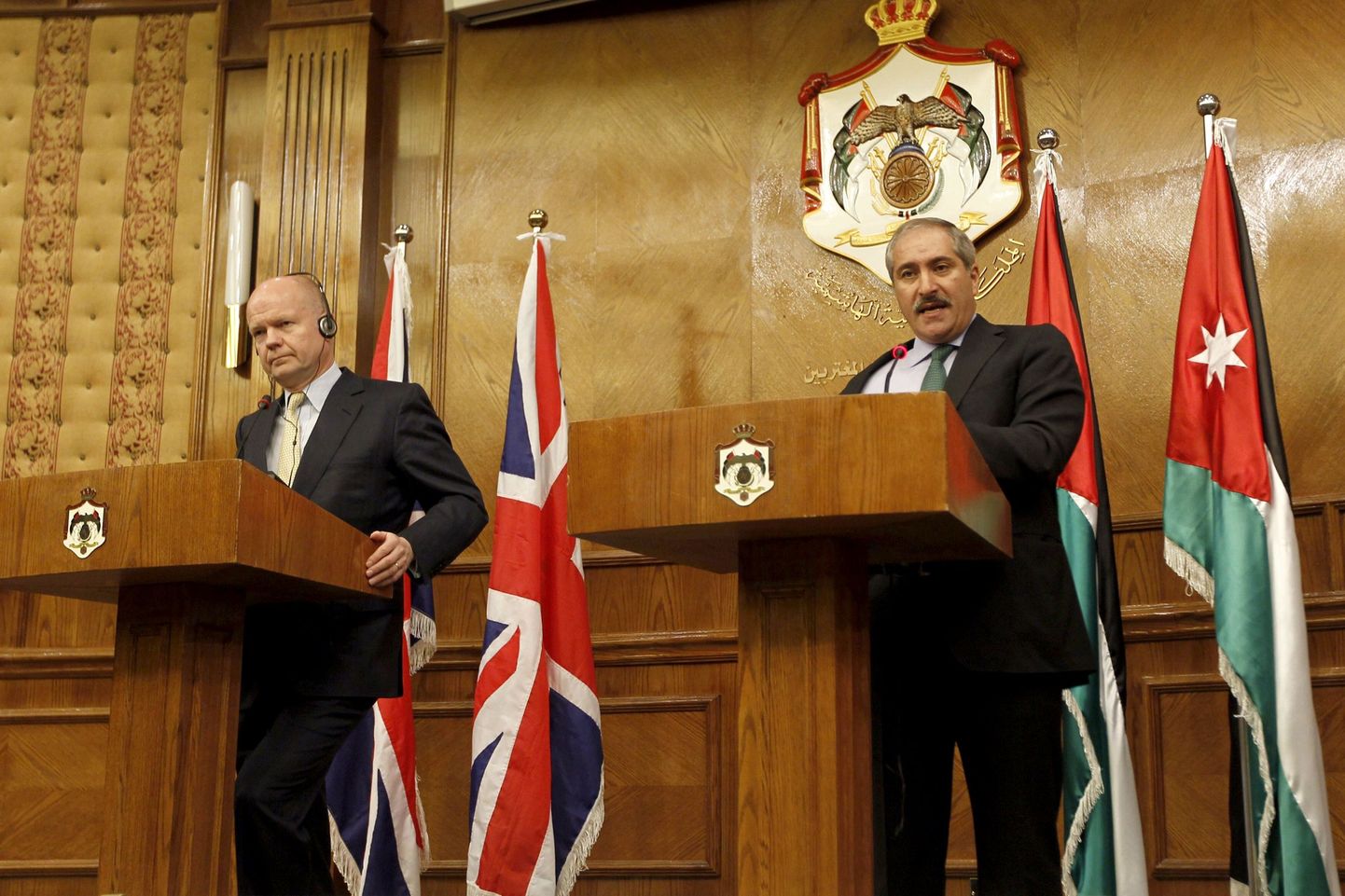 Jordanian Foreign Minister Nasser Judeh, right, and British Foreign Secretary William Hague speak during their joint news conference in Amman, Jordan, Wednesday, May 22, 2013. Jordan is hosting 10 other nations Wednesday for a "Friends of Syria" conference in Amman. U.S. Secretary of State John Kerry is taking part, along with officials from Turkey, Saudi Arabia, the United Arab Emirates, Qatar, Egypt, Britain, France, Germany and Italy. The meeting will prepare for U.N.-hosted international talks on Syria planned for next month.(AP Photo) / SCANPIX Code: 436