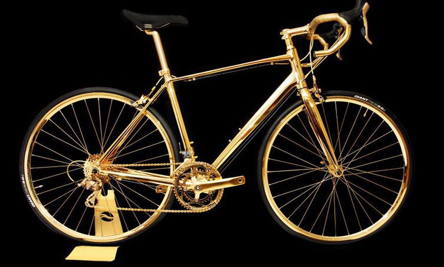 Kullaga kaetud jalgratas