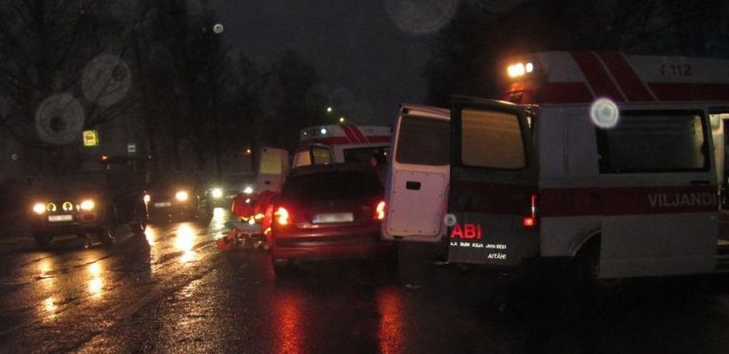 Kahe hukkunuga õnnetus juhtus 4. detsembril Männimäel Mängupesa lasteaia ees.