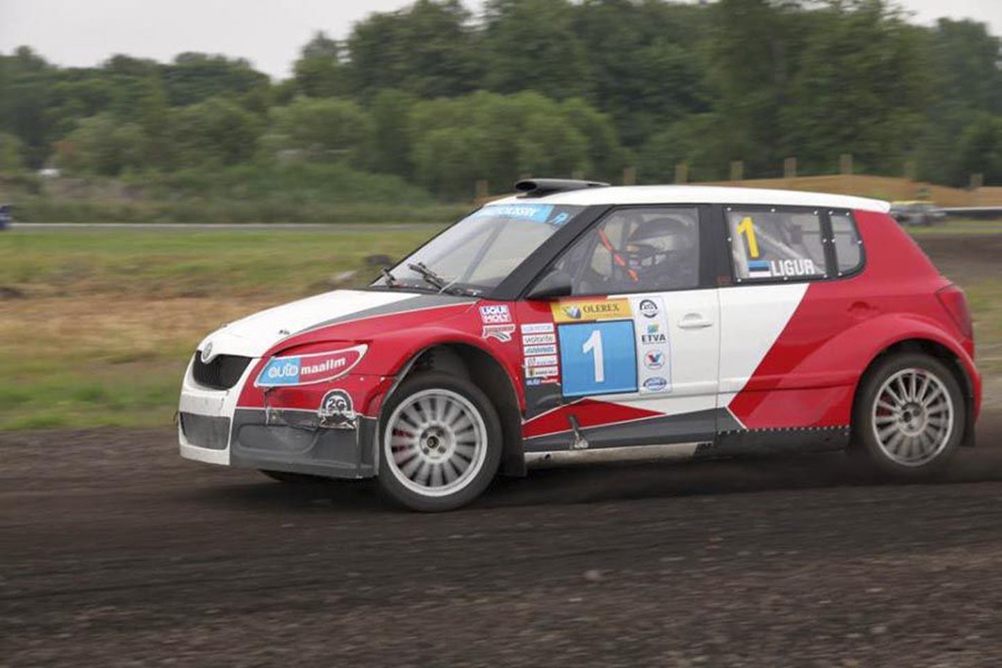 Tänavu pigem Euroopa rallikrossisarjale keskendunud Janno Ligur on kahel viimasel Eesti meistrivõistluste etapil näidanud oma klassis Super 1600 parimat minekut.