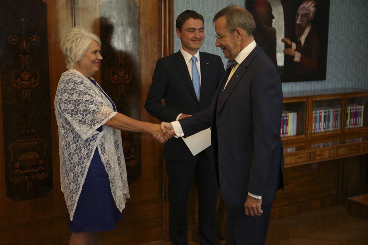 Välisministri tööd alustav Marina Kaljurand ja peaminister Taavi Rõivas kohtusid eile president Toomas Hendrik Ilvesega.