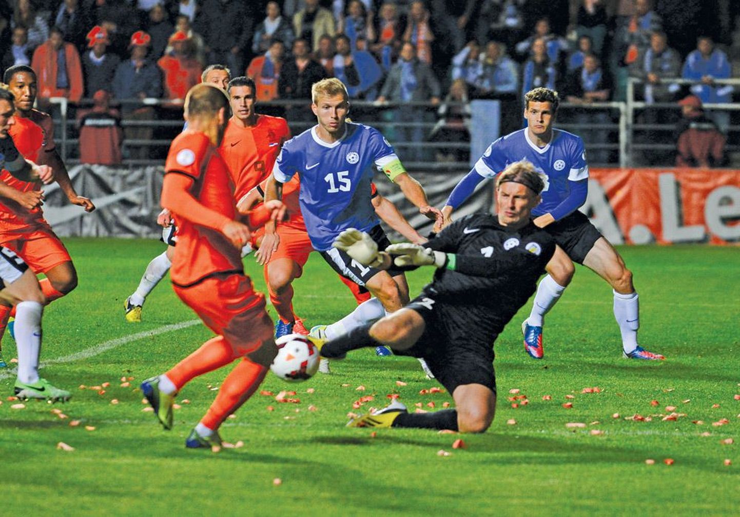 Несмотря на то, что эстонской сборной не удалось пробиться в финальный турнир чемпионата мира по футболу, наша сборная достойно провела отборочные матчи ЧМ-2016. Одной из самых запоминающихся стала игра со сборной Голландии 6 сентября нынешнего года, которая закончилась со счетом 2:2.