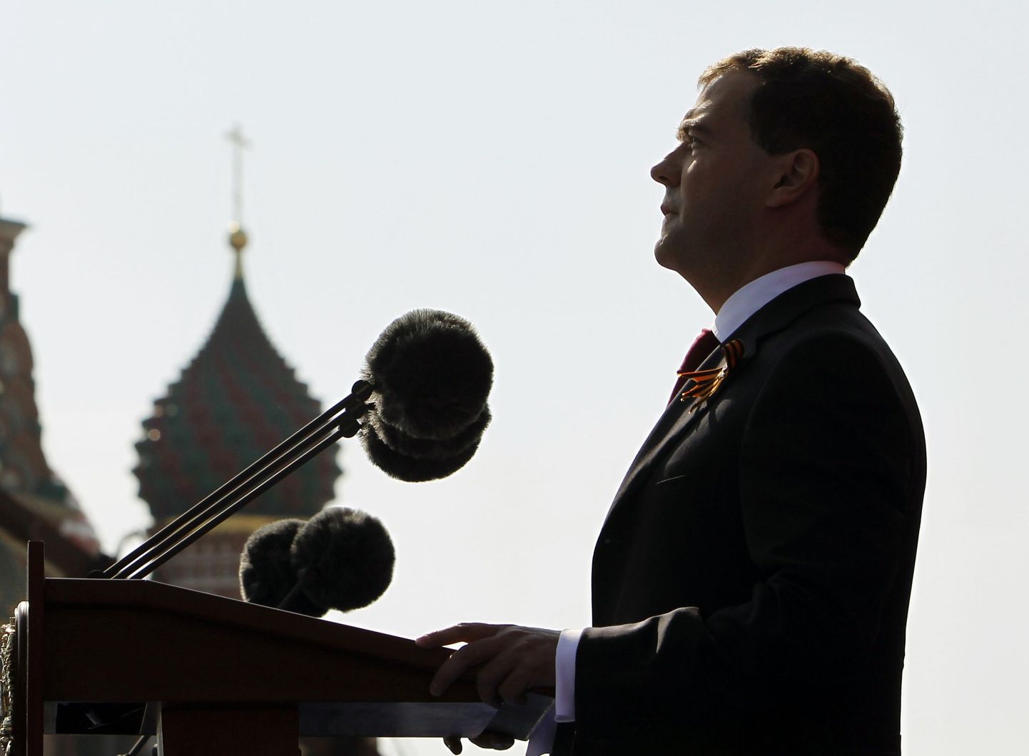 Дмитрий Медведев выступает на Красной площади в Москве.