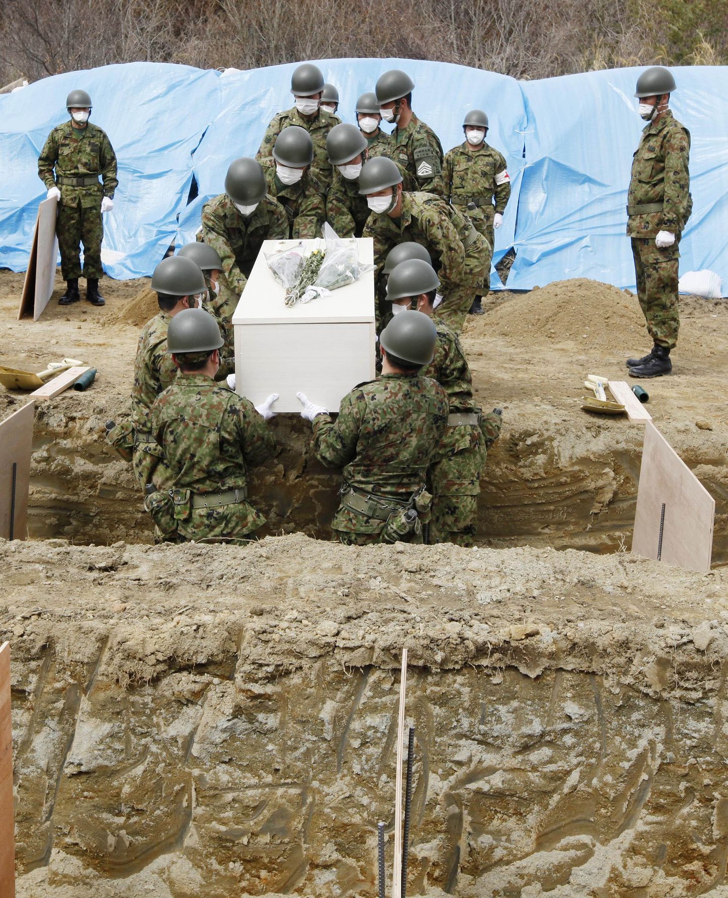 Tsunamis hukkunute matmine Miyagi prefektuuris Higashimatsushimas