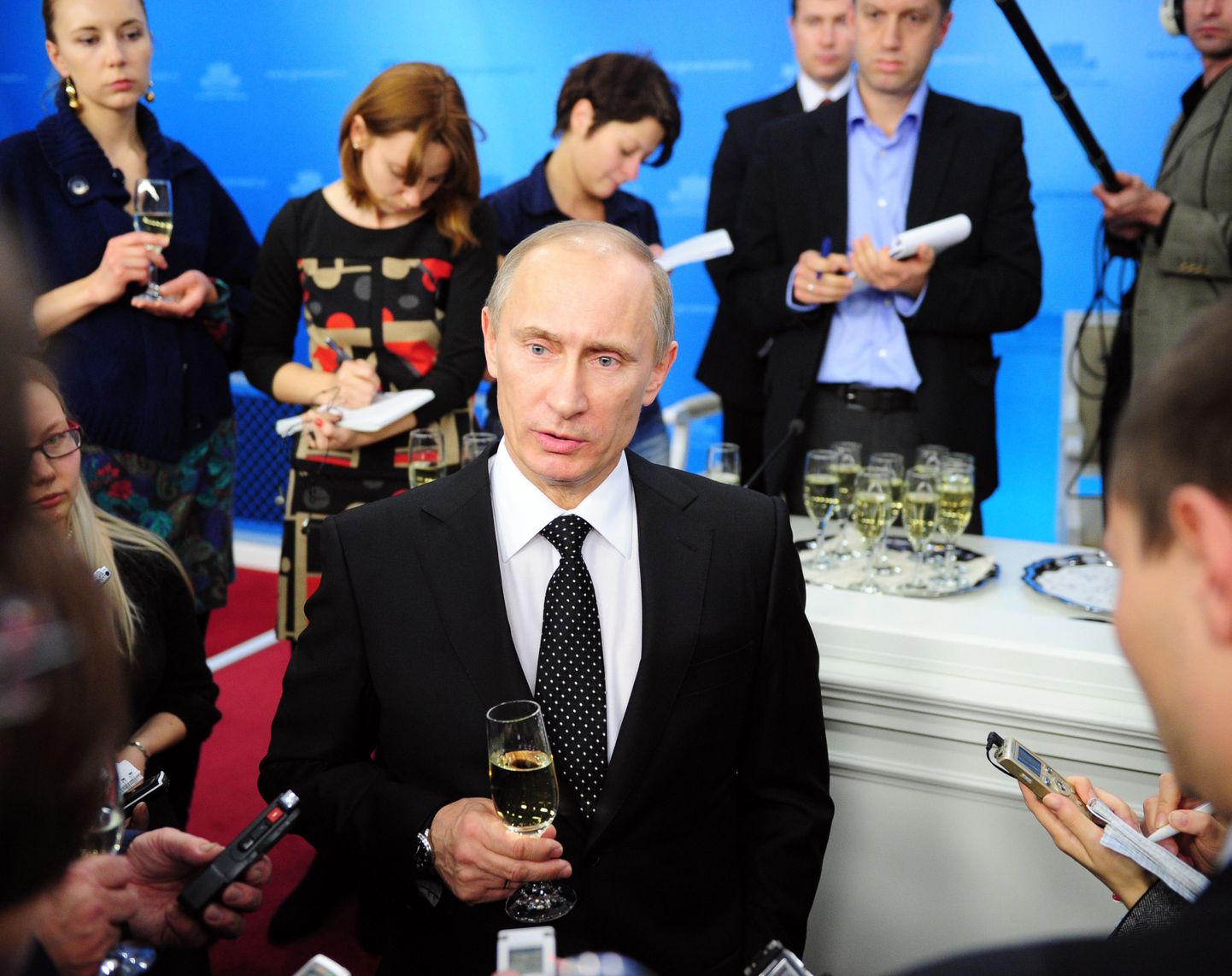 Путин во время общения с журналистами.